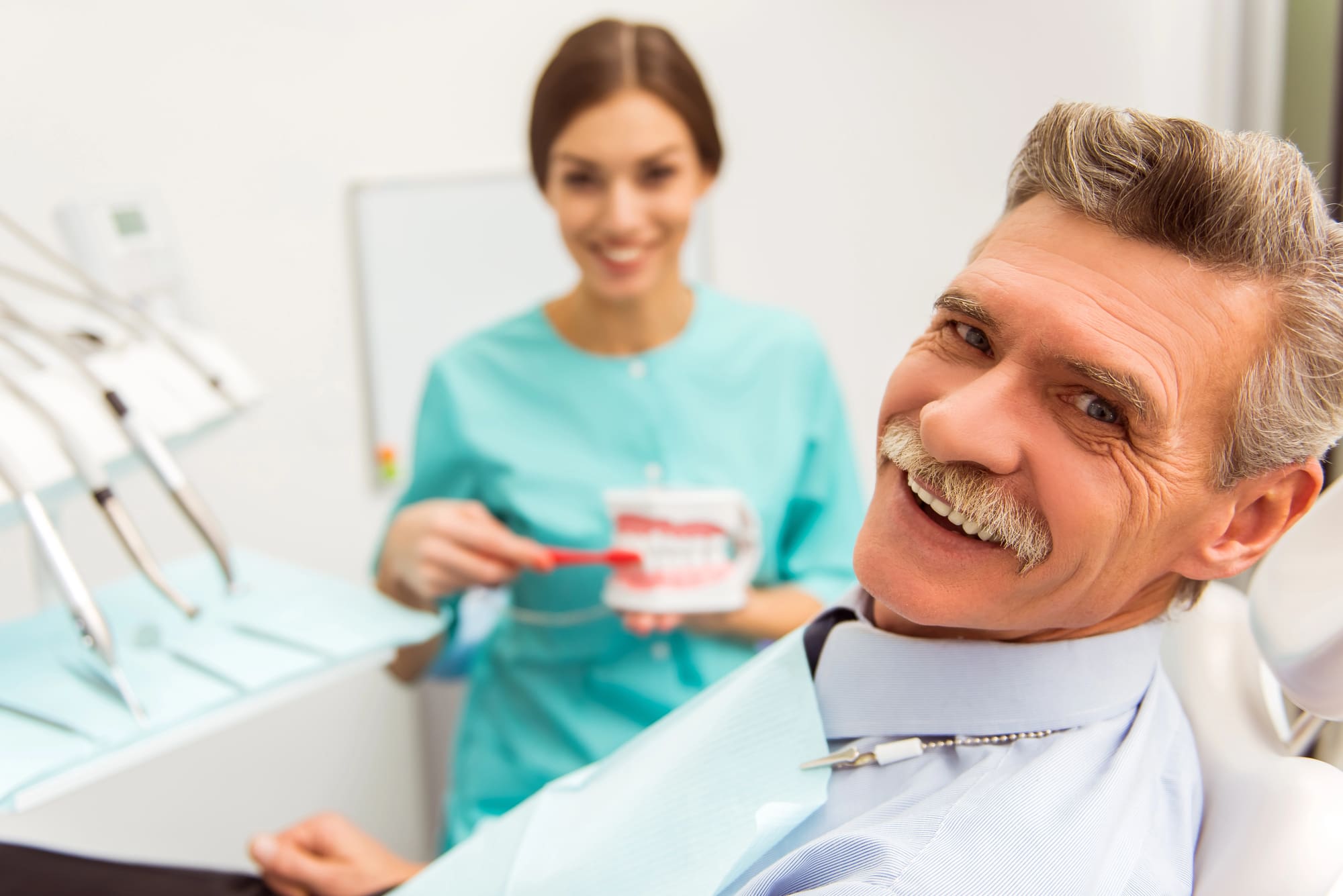 Eating with Dentures: Tips and Tricks for a Comfortable Experience